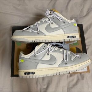 Grey Off-white dunks (comes with box)